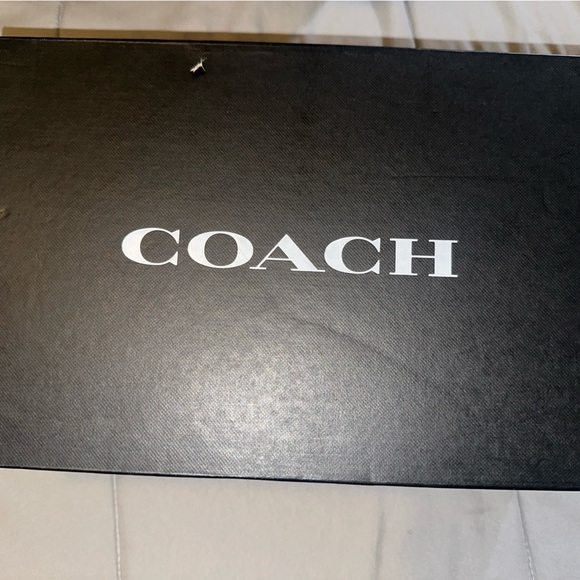 Coach Lowline 270 Signature Sneakers – Pink/Brown 🤎
SOLD OUT ONLINE - Picture 6 of 7